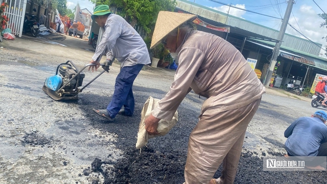 Những lão nông làm việc nghĩa: Dốc sức già vá đường cho học trò đến lớp - Ảnh 4.