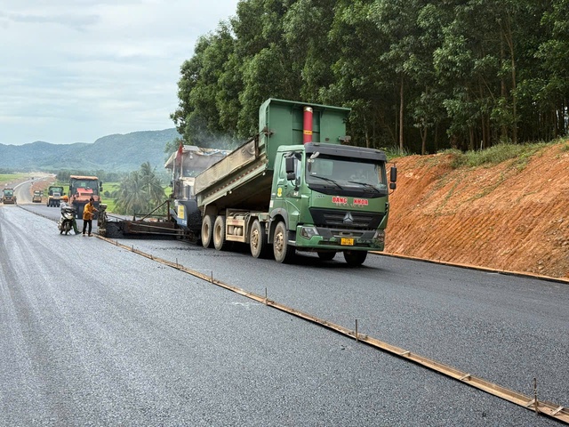 Gia Lai huy động cát từ các sông, công trình hồ, đập để phục vụ dự án cao tốc Quy Nhơn - Pleiku- Ảnh 2.
