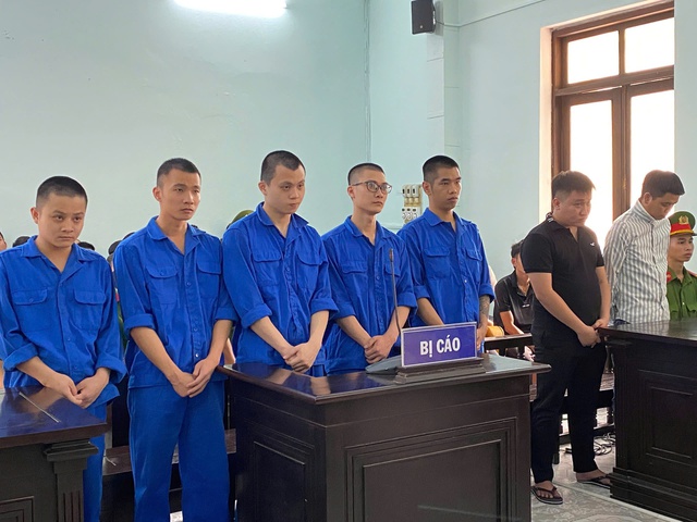"Phê" ma túy trong quán karaoke, 7 nam thanh niên nhận cái kết- Ảnh 1. "Phê" ma túy trong quán karaoke, 7 nam thanh niên nhận cái kết- Ảnh 1.