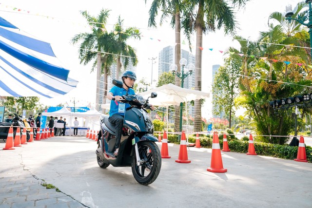 “Đổi xăng lấy điện” sôi động ở 3 miền: Cả nhà rủ nhau lên đời xe điện - Ảnh 5.