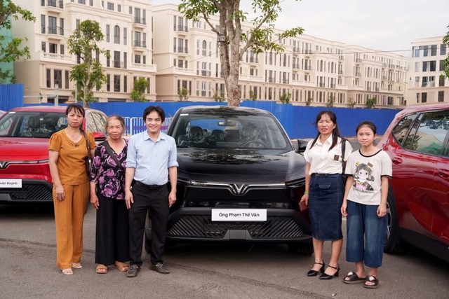 Khách hàng Lào Cai mua MPV điện Limo Green: “Tiết kiệm, chạy đèo vẫn bốc, tiềm năng trở thành MPV quốc dân” - Ảnh 1.