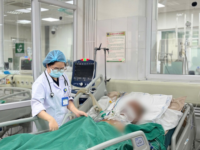 Bị đinh đâm tay không tiêm phòng, người đàn ông suýt tử vong vì uốn ván - Ảnh 1.