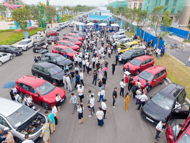 VinFast bàn giao lô xe Limo Green đầu tiên cho khách hàng- Ảnh 1. VinFast bàn giao lô xe Limo Green đầu tiên cho khách hàng- Ảnh 1.