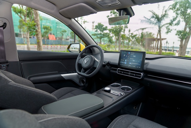VinFast bàn giao lô xe Limo Green đầu tiên cho khách hàng- Ảnh 5. VinFast bàn giao lô xe Limo Green đầu tiên cho khách hàng- Ảnh 5.