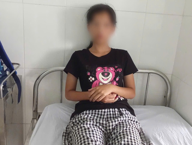 Điều tra vụ thiếu nữ 14 tuổi bị đánh hội đồng giữa ban ngày - Ảnh 1.