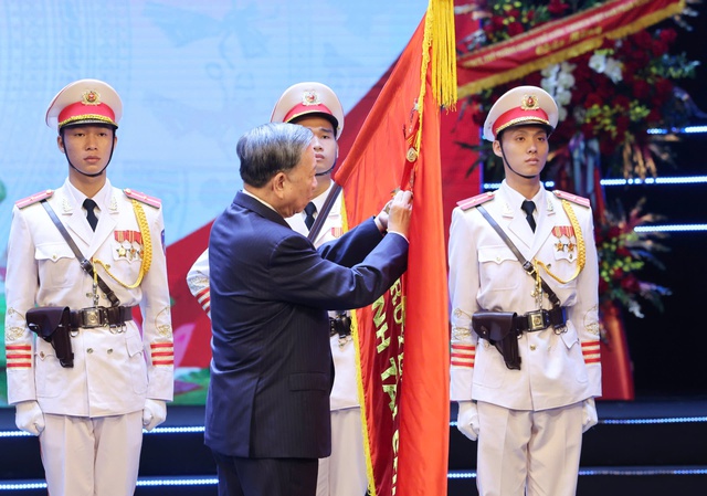 Tổng Bí thư Tô Lâm trao Huân chương Độc lập hạng Nhất cho Bộ Tài chính - Ảnh 1.