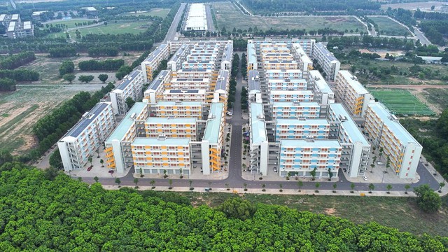 Loạt doanh nghiệp bất động sản tìm "đường sống" ngoài địa ốc- Ảnh 1. Loạt doanh nghiệp bất động sản tìm "đường sống" ngoài địa ốc- Ảnh 1.