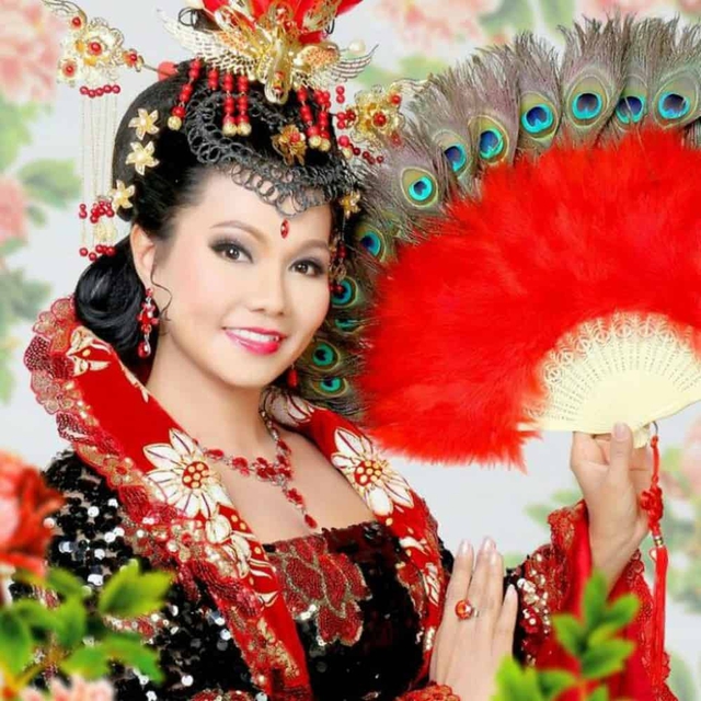 Nữ NSƯT giàu có nhất nhì trong làng sân khấu cải lương, U60 sung túc trong biệt thự triệu đô- Ảnh 4. Nữ NSƯT giàu có nhất nhì trong làng sân khấu cải lương, U60 sung túc trong biệt thự triệu đô- Ảnh 4.