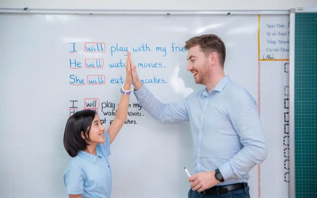 Áp dụng quy định mới với giáo viên dạy học bằng tiếng nước ngoài- Ảnh 1.