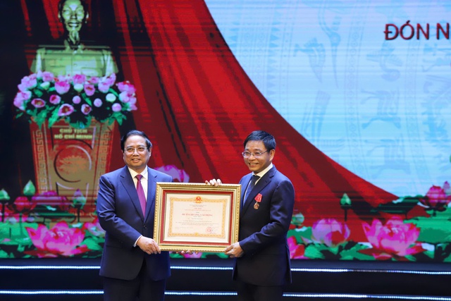 Tổng Bí thư Tô Lâm trao Huân chương Độc lập hạng Nhất cho Bộ Tài chính - Ảnh 2.