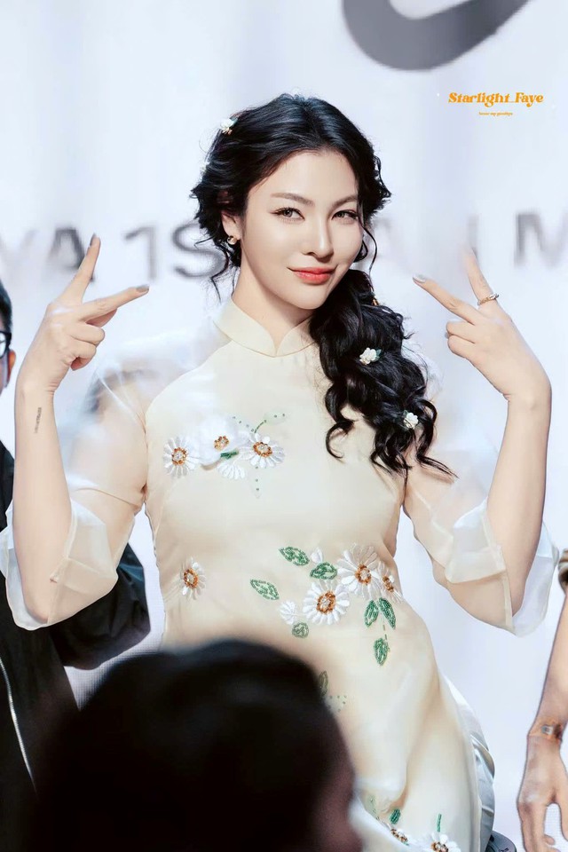 Faye Peraya Malisorn ‘gây sốt’ tại Việt Nam: Fanmeeting khiến fan Việt ‘tan chảy’ - Ảnh 2.