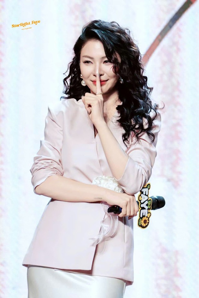Faye Peraya Malisorn ‘gây sốt’ tại Việt Nam: Fanmeeting khiến fan Việt ‘tan chảy’ - Ảnh 5.