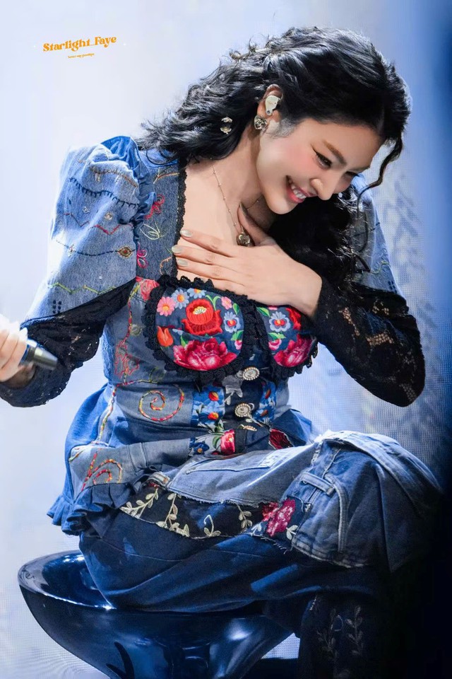 Faye Peraya Malisorn ‘gây sốt’ tại Việt Nam: Fanmeeting khiến fan Việt ‘tan chảy’ - Ảnh 7.