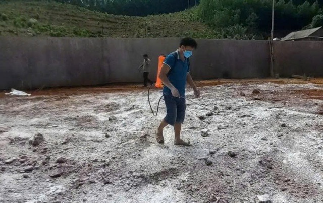 Tiêu hủy hơn 100 tấn thịt lợn bốc mùi hôi thối- Ảnh 1. Tiêu hủy hơn 100 tấn thịt lợn bốc mùi hôi thối- Ảnh 1.