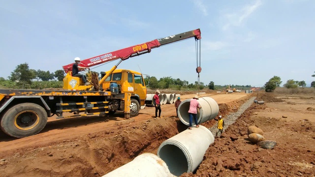 Gia Lai gỡ vướng cho 2 dự án trọng điểm phía Tây tỉnh tổng vốn đầu tư gần 2.000 tỷ đồng- Ảnh 2. Gia Lai gỡ vướng cho 2 dự án trọng điểm phía Tây tỉnh tổng vốn đầu tư gần 2.000 tỷ đồng- Ảnh 2.