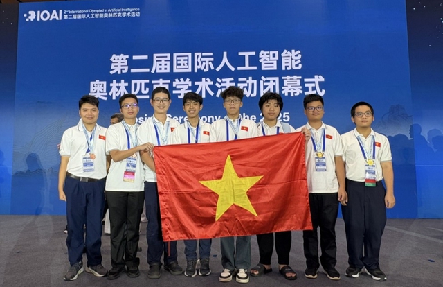 Cả 8 thí sinh Việt Nam giành huy chương Olympic AI quốc tế - Ảnh 1.