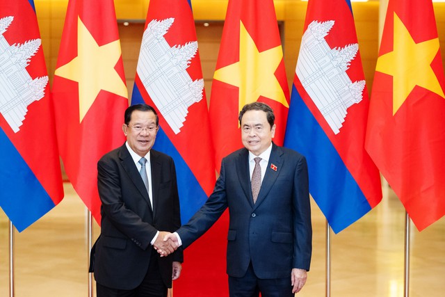 Chủ tịch Hun Sen: Những gì Campuchia có được hôm nay không thể tách rời sự giúp đỡ của Việt Nam- Ảnh 3. Chủ tịch Hun Sen: Những gì Campuchia có được hôm nay không thể tách rời sự giúp đỡ của Việt Nam- Ảnh 3.