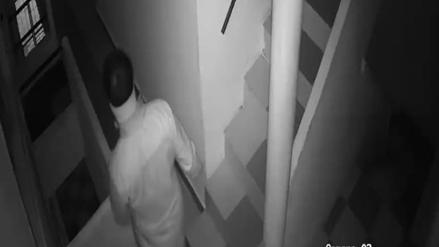 Người phụ nữ bị tên biến thái đột nhập vào phòng sàm sỡ, cướp tiền - Ảnh 1.