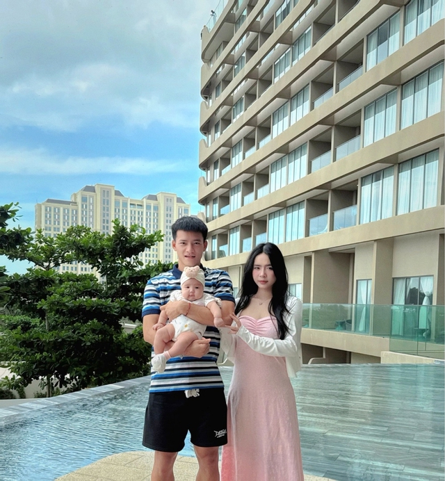 Hotboy làng bóng: Điển trai, là người hùng ghi bàn của U23 Việt Nam và giờ là ông bố trẻ hạnh phúc - Ảnh 4.