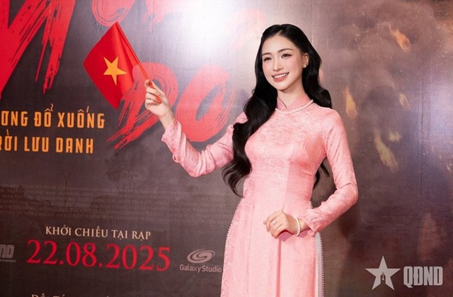 Nữ ca sĩ xuất hiện trong "Mưa đỏ" với diện mạo xinh đẹp cùng lời thoại "đắt giá" - Ảnh 3.
