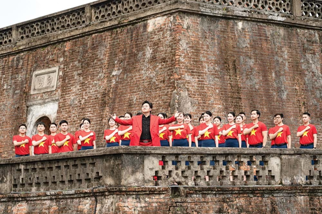"Người đàn ông hát" đắt show nhất nhì Việt Nam, hướng tới hình ảnh lịch lãm - Ảnh 3.