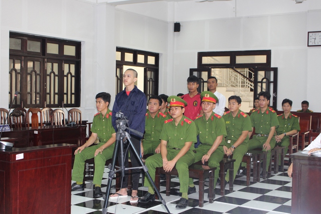 Vụ “nhìn đểu” thành án mạng: 1 người chết, 3 bị cáo vào tù- Ảnh 1.