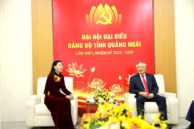 Phó Thủ tướng Nguyễn Hòa Bình: Cán bộ Quảng Ngãi phải dám nghĩ, dám làm, dám chịu trách nhiệm- Ảnh 4. Phó Thủ tướng Nguyễn Hòa Bình: Cán bộ Quảng Ngãi phải dám nghĩ, dám làm, dám chịu trách nhiệm- Ảnh 4.