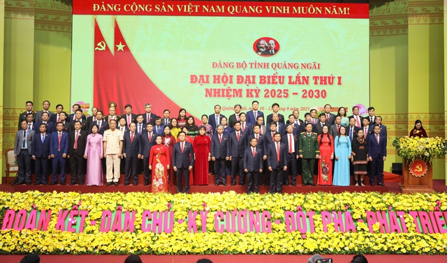 Phó Thủ tướng Nguyễn Hòa Bình: Cán bộ Quảng Ngãi phải dám nghĩ, dám làm, dám chịu trách nhiệm- Ảnh 3. Phó Thủ tướng Nguyễn Hòa Bình: Cán bộ Quảng Ngãi phải dám nghĩ, dám làm, dám chịu trách nhiệm- Ảnh 3.