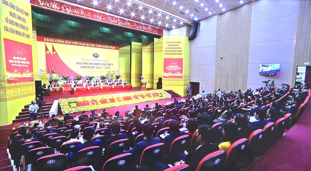 Phó Thủ tướng Nguyễn Hòa Bình: Cán bộ Quảng Ngãi phải dám nghĩ, dám làm, dám chịu trách nhiệm- Ảnh 2. Phó Thủ tướng Nguyễn Hòa Bình: Cán bộ Quảng Ngãi phải dám nghĩ, dám làm, dám chịu trách nhiệm- Ảnh 2.