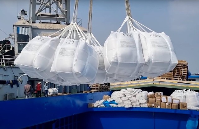 Bộ NN&MT: Thị trường gạo Việt không chịu tác động lớn trước động thái tạm ngừng nhập khẩu của Philippines và Indonesia - Ảnh 1.