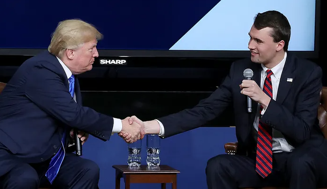 Đồng minh của ông Trump bị bắn trong một “vụ ám sát chính trị” - Ảnh 1.