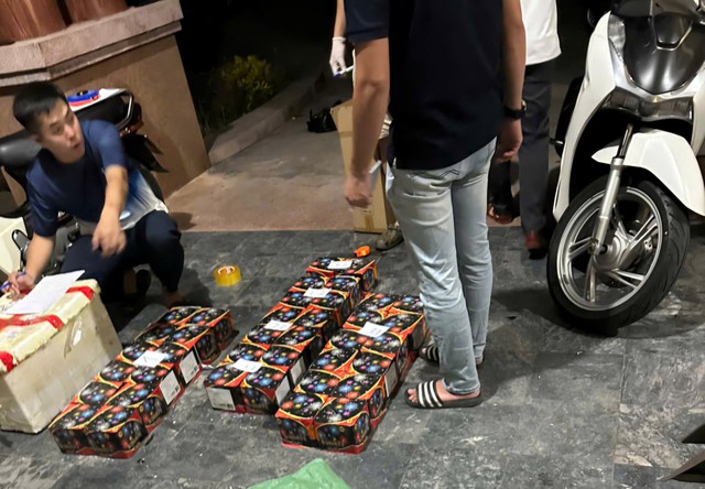 CSGT Quảng Trị liên tiếp phát hiện nhiều vụ chở pháo lậu và động vật quý hiếm - Ảnh 1.