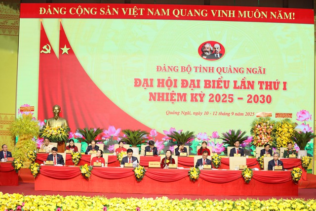 Quảng Ngãi đặt mục tiêu đổi mới phong cách lãnh đạo, đẩy mạnh cải cách hành chính- Ảnh 2. Quảng Ngãi đặt mục tiêu đổi mới phong cách lãnh đạo, đẩy mạnh cải cách hành chính- Ảnh 2.