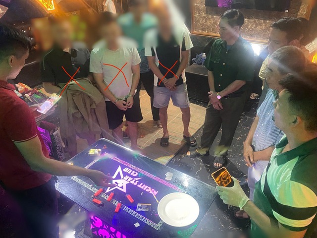 Bí mật bên trong phòng 202 quán karaoke Night Star - Ảnh 1.