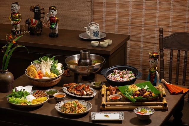 Múa rối nước giữa lòng phố thị: Khi văn hoá dân gian hoà quyện cùng ẩm thực - Ảnh 3.