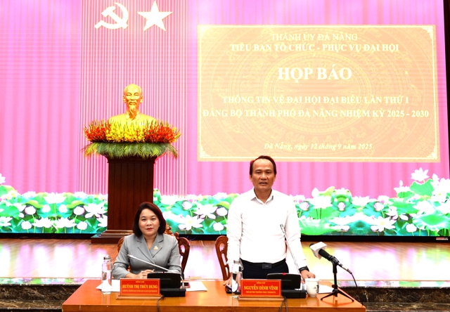 Đại hội Đảng bộ Đà Nẵng lần thứ nhất không nhận hoa chúc mừng- Ảnh 1. Đại hội Đảng bộ Đà Nẵng lần thứ nhất không nhận hoa chúc mừng- Ảnh 1.