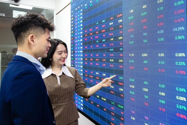 Bộ Tài chính tháo nút thắt, mở “cửa” cho vốn quốc tế vào thị trường chứng khoán Việt Nam - Ảnh 1.