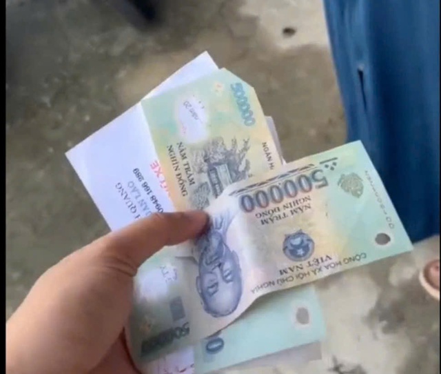 Công an thông tin vụ bãi xe "chặt chém" 450.000 đồng/xe máy vi phạm trong 10 ngày- Ảnh 1.