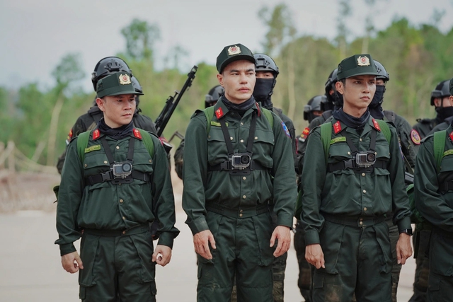 "Chiến sĩ quả cảm": Lê Dương Bảo Lâm gặp chấn thương, Binz mất điều khiển nặng - Ảnh 2.
