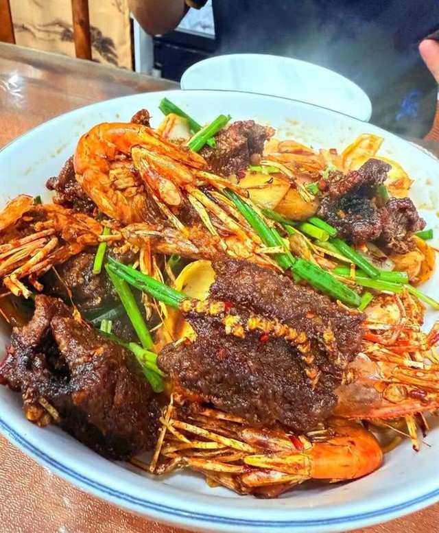 Quán ăn gây bức xúc vì "chặt chém" hơn 8 triệu đồng cho 1 bát mì - Ảnh 2.