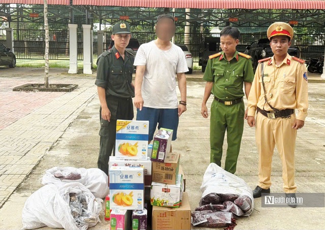 Đồng Nai: Bắt giữ xe tải chở hàng nhập lậu do tài xế nước ngoài điều khiển- Ảnh 3. Đồng Nai: Bắt giữ xe tải chở hàng nhập lậu do tài xế nước ngoài điều khiển- Ảnh 3.