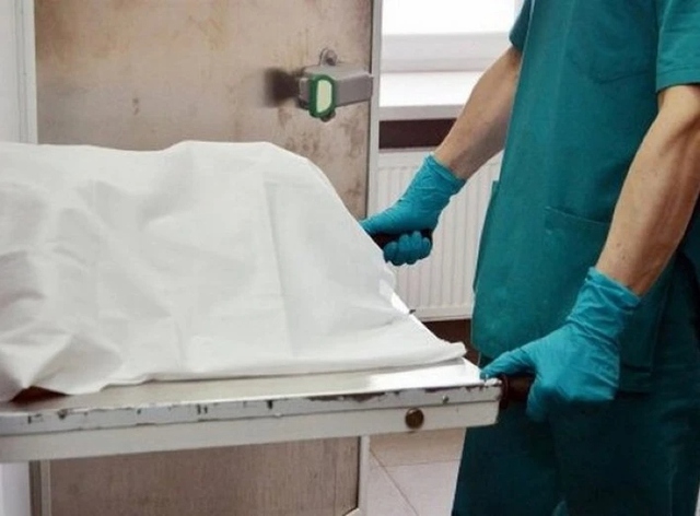 Người đàn ông đột nhiên mở mắt, ngồi bật dậy ngay trước đám tang - Ảnh 1.