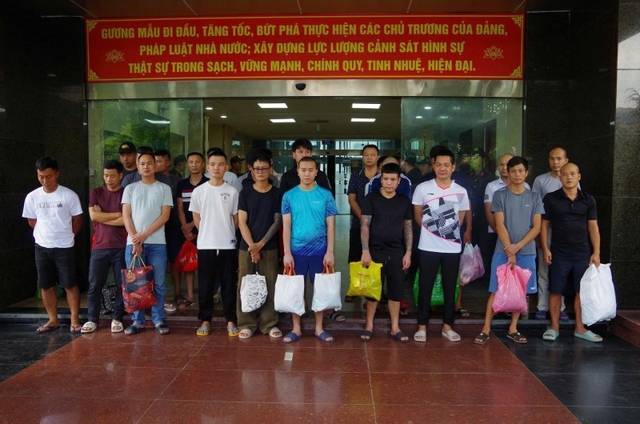 Triệt phá đường dây cá độ bóng đá 4.500 tỷ đồng, bắt "ông trùm" Hoàng Tạ Minh Cường- Ảnh 1. Triệt phá đường dây cá độ bóng đá 4.500 tỷ đồng, bắt "ông trùm" Hoàng Tạ Minh Cường- Ảnh 1.
