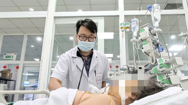 Sốt xuất huyết bùng phát, người lớn, người cao tuổi liên tục nhập viện- Ảnh 1.