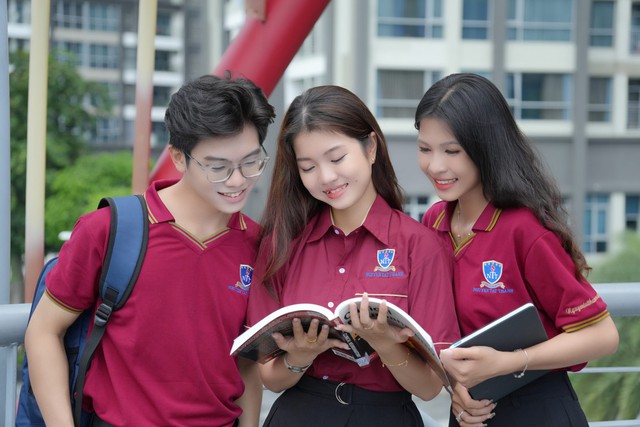 Trường Đại học Nguyễn Tất Thành: 3 năm liên tiếp ghi tên trong "câu lạc bộ" đại học doanh thu nghìn tỷ - Ảnh 1.