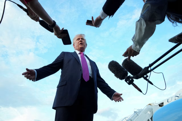 Ông Trump đoán Fed chuẩn bị “cắt giảm mạnh” lãi suất - Ảnh 1.