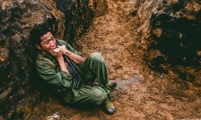Tấn - chiến sĩ sống sót duy nhất trong "Mưa đỏ" kể hậu trường vượt qua nỗi sợ khi ăn rắn sống - Ảnh 4.