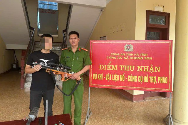 Hà Tĩnh: Phát huy hiệu quả công tác vận động người dân tự nguyện giao nộp vũ khí - Ảnh 1.