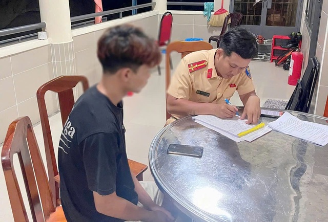 Đồng Nai: Nhóm thanh, thiếu niên lái xe lạng lách, bốc đầu, quay clip đăng lên mạng câu view - Ảnh 4.