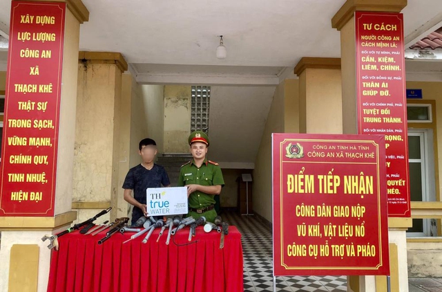 Hà Tĩnh: Phát huy hiệu quả công tác vận động người dân tự nguyện giao nộp vũ khí - Ảnh 2.